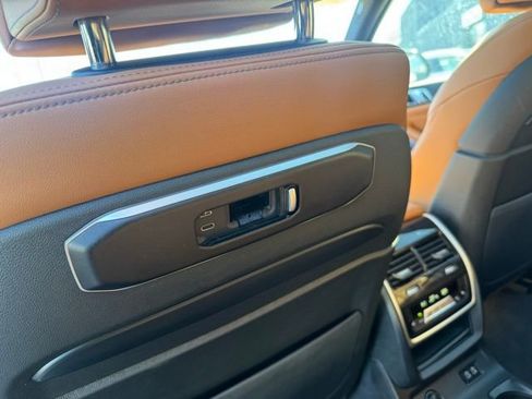 Used 2023 BMW X7 xDrive40i w/ M Sport Package image 42