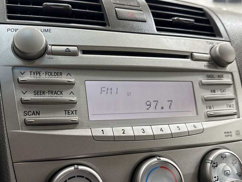 Used 2011 Toyota Camry LE image 18