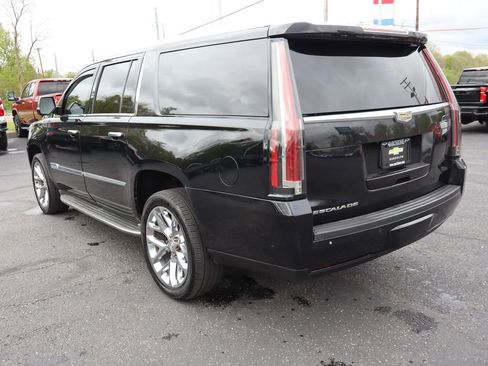 Used 2016 Cadillac Escalade ESV Luxury RWD image 3