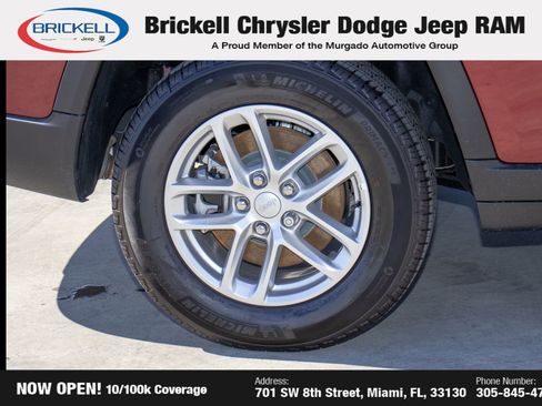 Used 2025 Jeep Grand Cherokee L Laredo RWD image 40