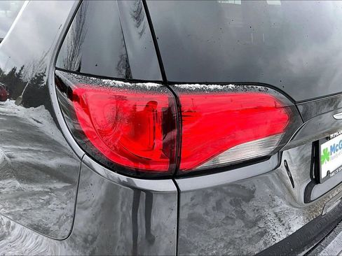 Used 2019 Chrysler Pacifica Touring-L image 26