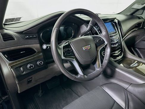 Used 2019 Cadillac Escalade Platinum image 9