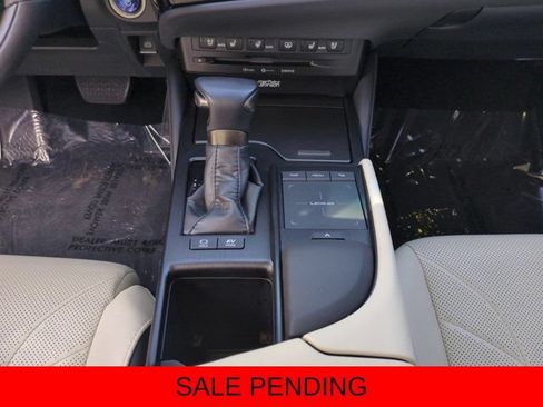 Certified 2022 Lexus ES 300h Ultra Luxury w/ Accessory Package 2 FWD image 18