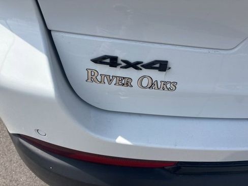 Used 2024 Jeep Grand Cherokee L Limited w/ Black Appearance Package image 24