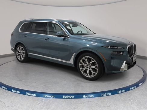 Used 2025 BMW X7 xDrive40i w/ Premium Package AWD/4WD image 3