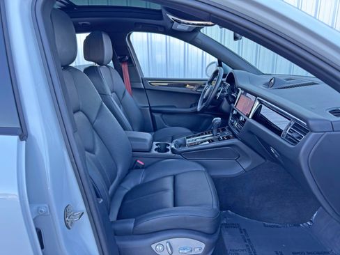 Used 2023 Porsche Macan image 16