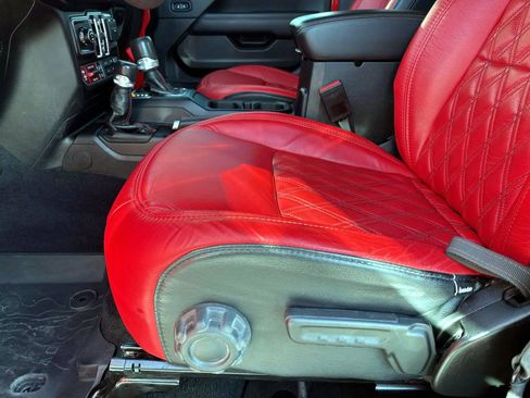 Used 2023 Jeep Gladiator Rubicon w/ Cold Weather Group image 22