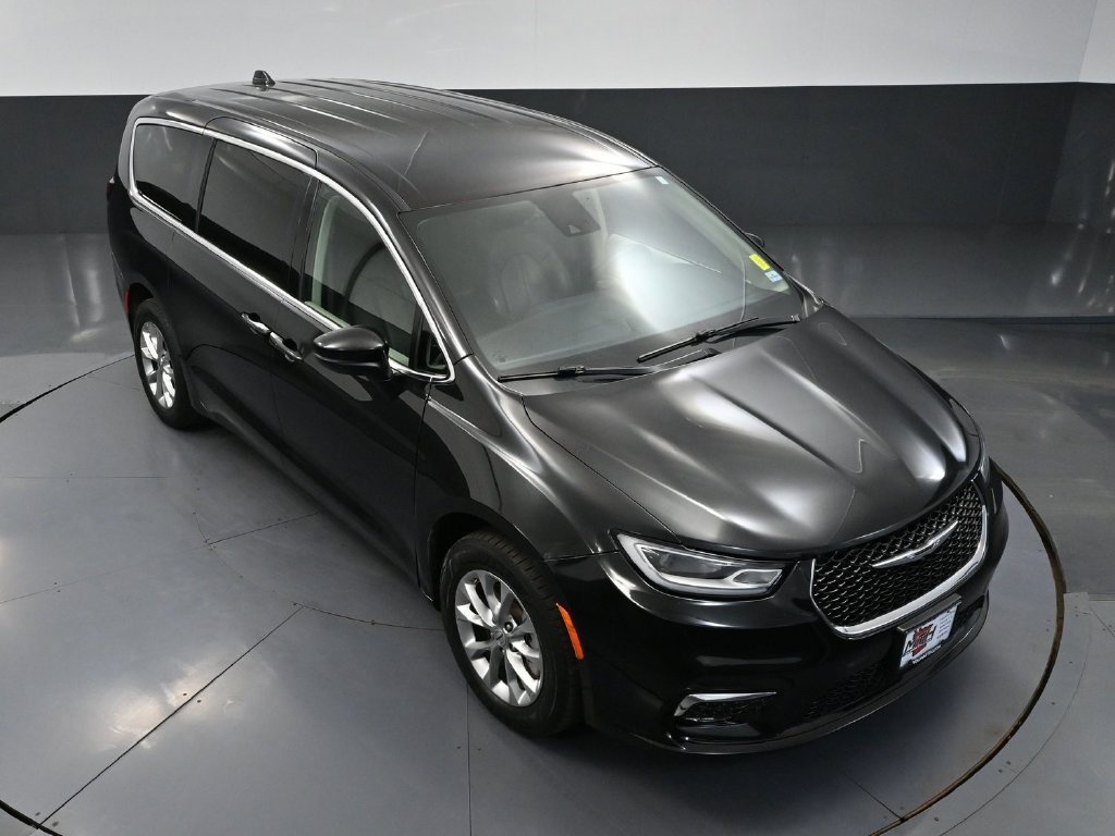 Used 2023 Chrysler Pacifica Touring-L AWD/4WD image 48
