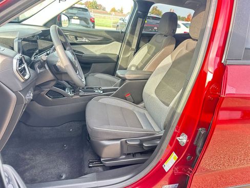 Used 2025 Chevrolet TrailBlazer LT image 36