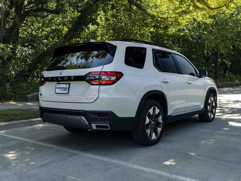 Certified 2026 Honda Pilot Elite image 9