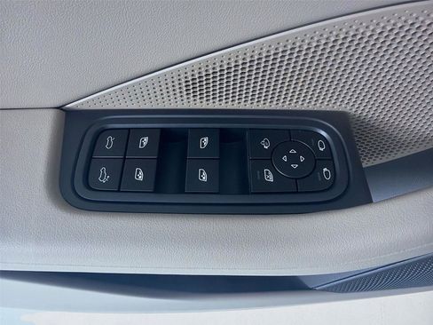 New 2026 Porsche Macan Electric image 8