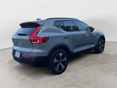 Certified 2025 Volvo XC40 B5 Plus image 6