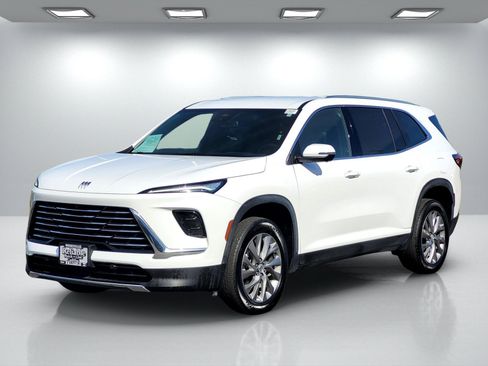 Used 2025 Buick Enclave Preferred FWD image 8