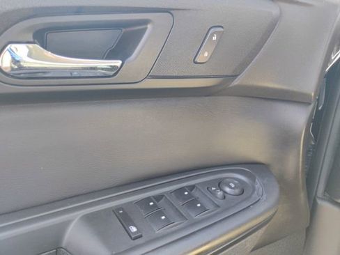 Used 2017 Chevrolet Traverse LT image 22