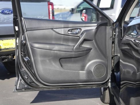 Used 2019 Nissan Rogue SV image 29