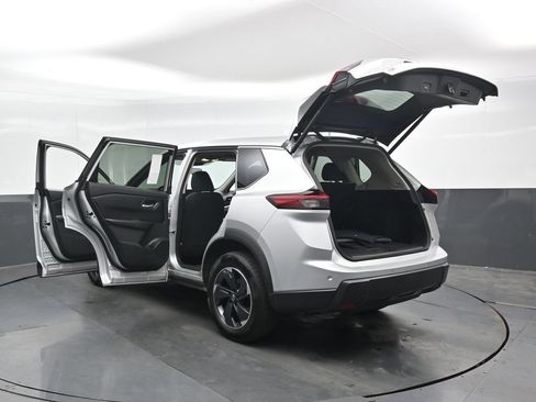Used 2025 Nissan Rogue SV AWD/4WD image 48