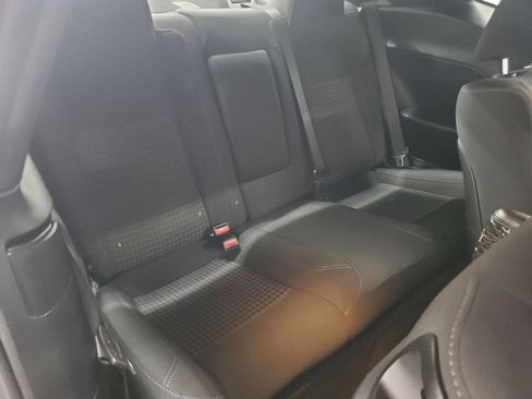 Used 2017 Dodge Challenger SXT image 15