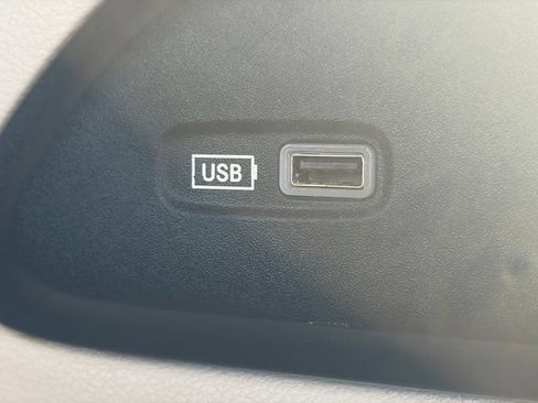 Used 2018 Chrysler Pacifica Touring-L Plus FWD image 13