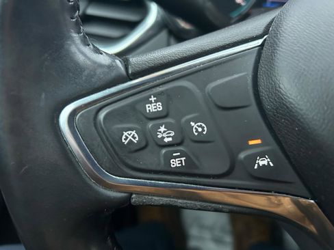 Used 2020 Chevrolet Equinox LT w/ Driver Convenience Package image 17