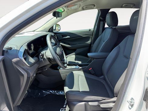 Used 2024 Buick Encore GX Sport Touring FWD image 10