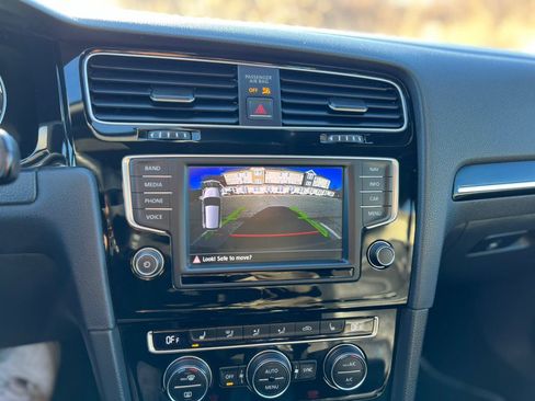 Used 2016 Volkswagen Golf 4-Door image 24