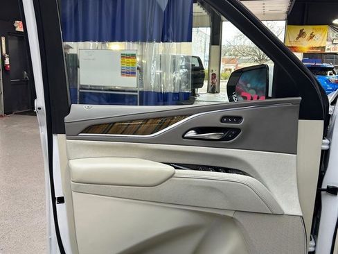 Used 2022 Cadillac Escalade Premium Luxury Platinum image 13