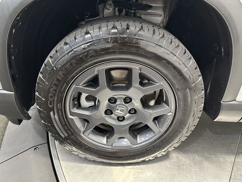 Certified 2025 Honda Pilot TrailSport image 9