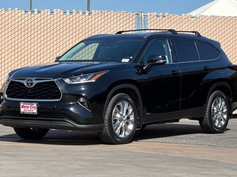 Used 2025 Toyota Highlander Limited AWD/4WD image 8