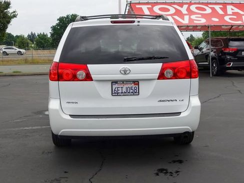 Used 2009 Toyota Sienna LE image 9