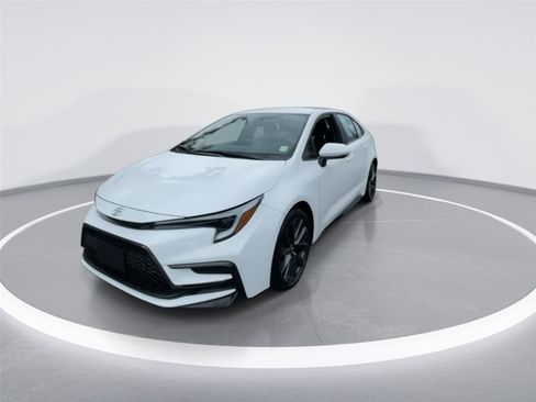 Used 2025 Toyota Corolla SE FWD image 4