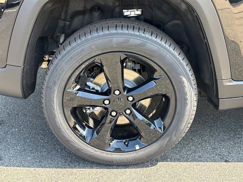 New 2025 Jeep Grand Cherokee Limited w/ Luxury Tech Group II image 34