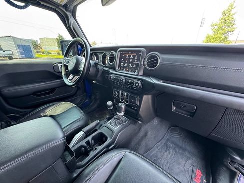 Used 2020 Jeep Wrangler Unlimited Sahara w/ Uconnect 4C Nav & Sound Group AWD/4WD image 28