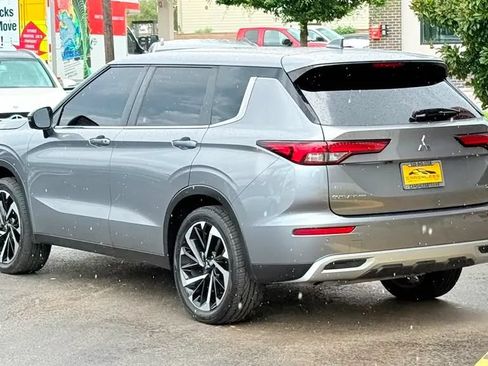 Used 2022 Mitsubishi Outlander SE FWD image 7