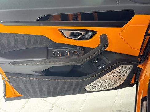 Used 2024 Lamborghini Urus S AWD/4WD image 15
