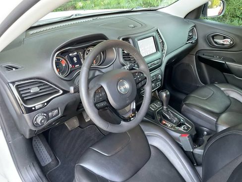 Used 2021 Jeep Cherokee Latitude Plus FWD image 22