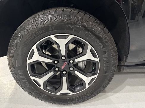 Used 2025 GMC Yukon AT4 w/ AT4 Premium Plus Package image 34