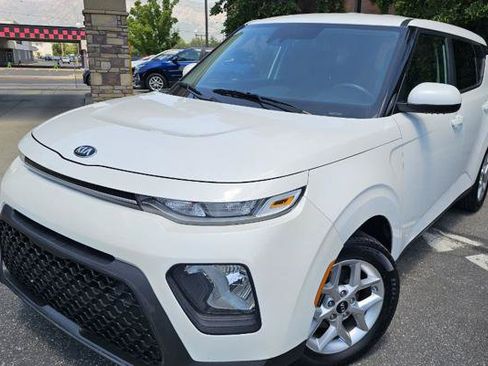 Used 2020 Kia Soul S FWD image 1