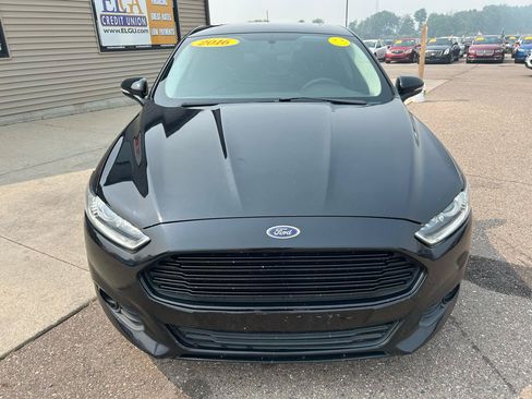 Used 2016 Ford Fusion SE FWD image 2