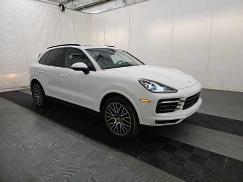 Used 2023 Porsche Cayenne Platinum Edition w/ Assistance Package AWD/4WD image 4