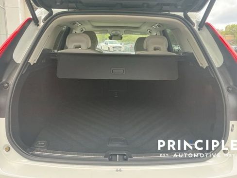 Certified 2023 Volvo XC60 B5 Plus AWD/4WD image 12