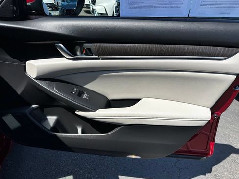 Used 2018 Honda Accord Touring image 15