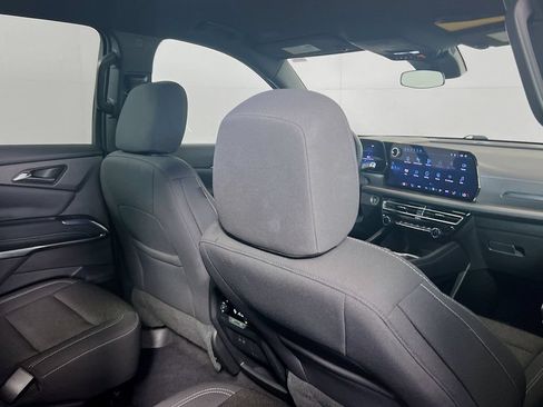 Used 2025 Chevrolet Traverse LT FWD image 9