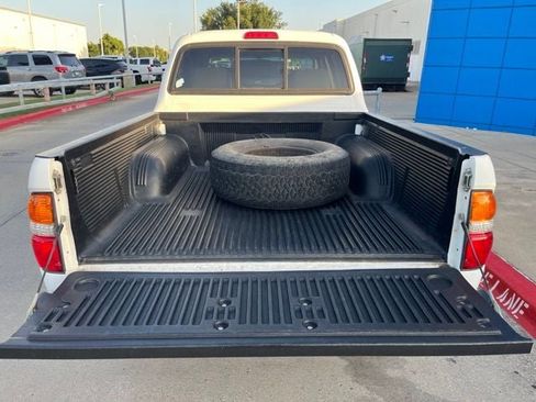 Used 2004 Toyota Tacoma PreRunner RWD image 15
