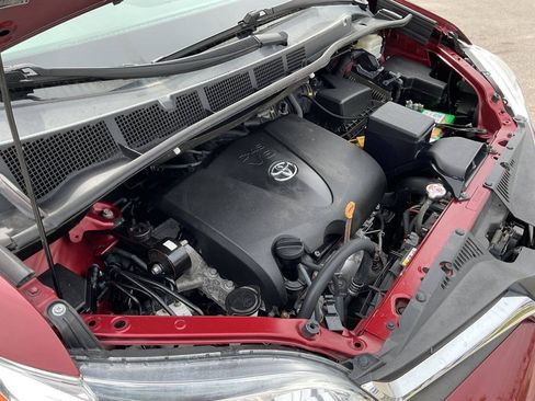 Used 2020 Toyota Sienna LE w/ LE Preferred Package FWD image 56