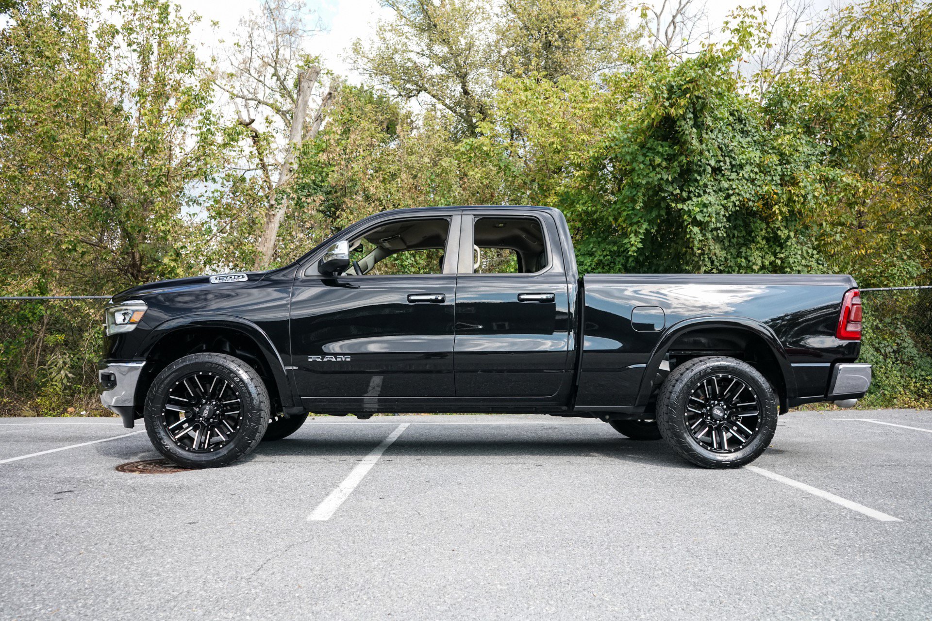 Used 2019 RAM 1500 Laramie AWD/4WD image 3