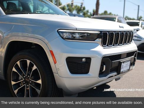 Used 2023 Jeep Grand Cherokee Overland image 7