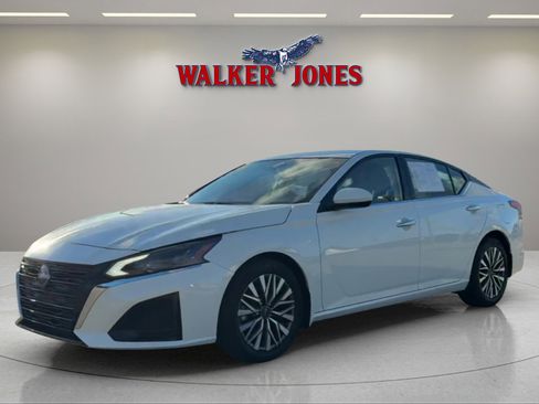 Used 2024 Nissan Altima 2.5 SV w/ SV Premium Package image 7