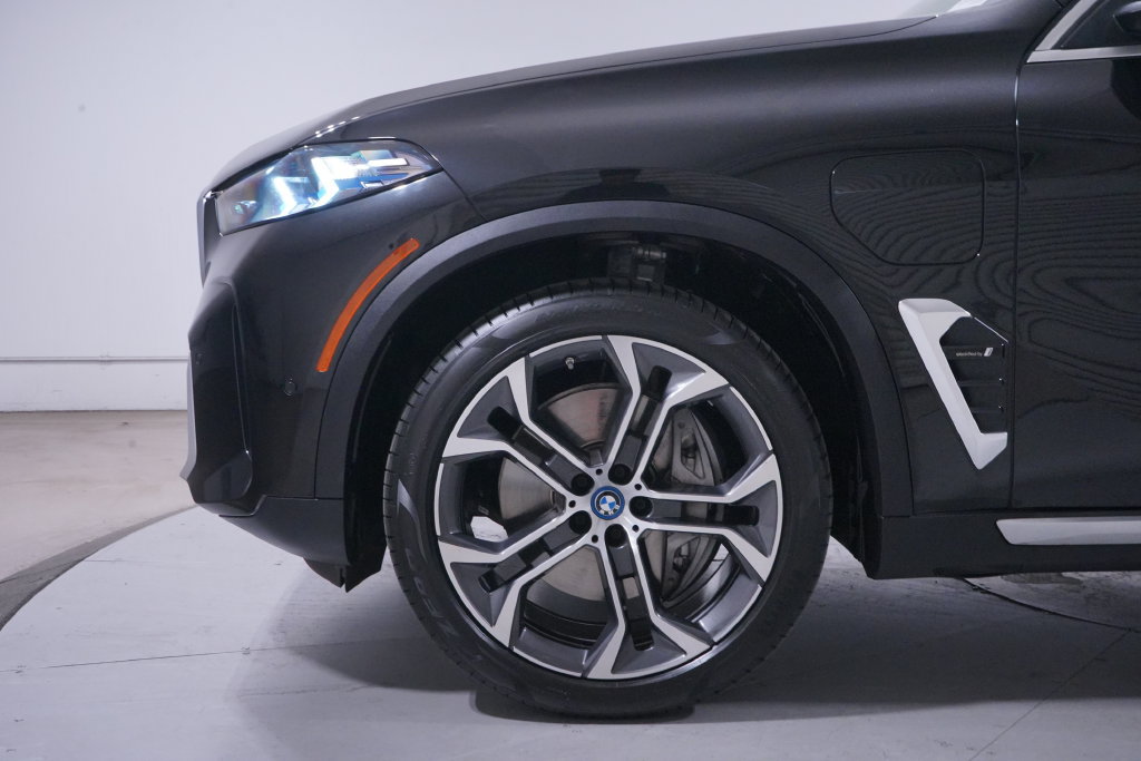 Used 2024 BMW X5 xDrive50e w/ Premium Package AWD/4WD image 2