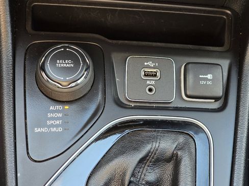 Used 2023 Jeep Cherokee Altitude Lux image 19