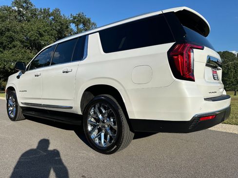 Used 2024 GMC Yukon XL SLT w/ SLT Luxury Package image 7